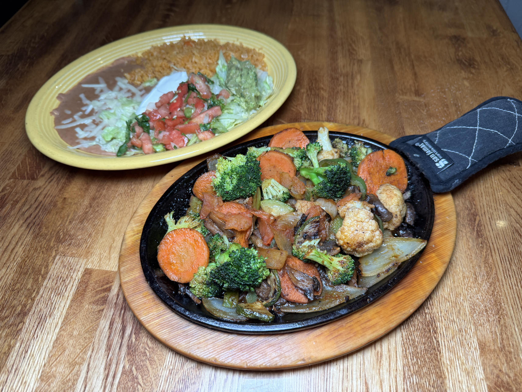 Vegetarian plate with fresh vegetables
